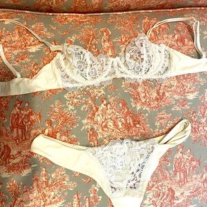 La Perla white lace bra size 32A and thong size small lingerie set